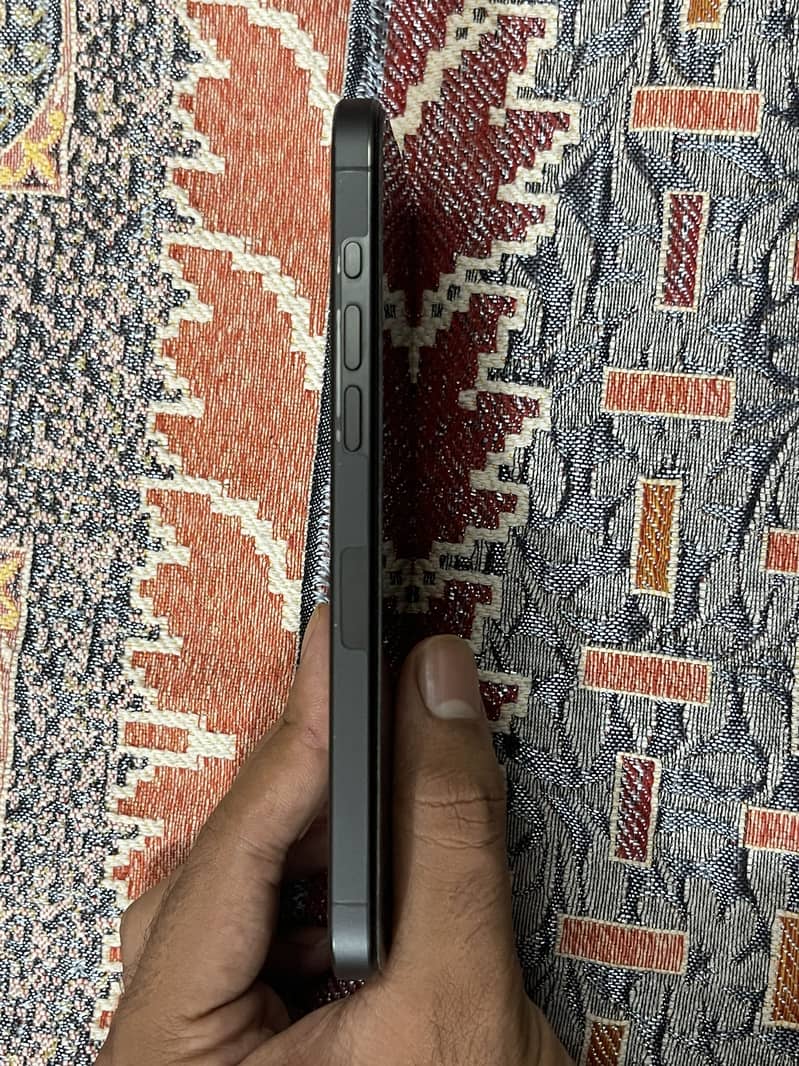 Apple iPhone 15 Pro Max 2