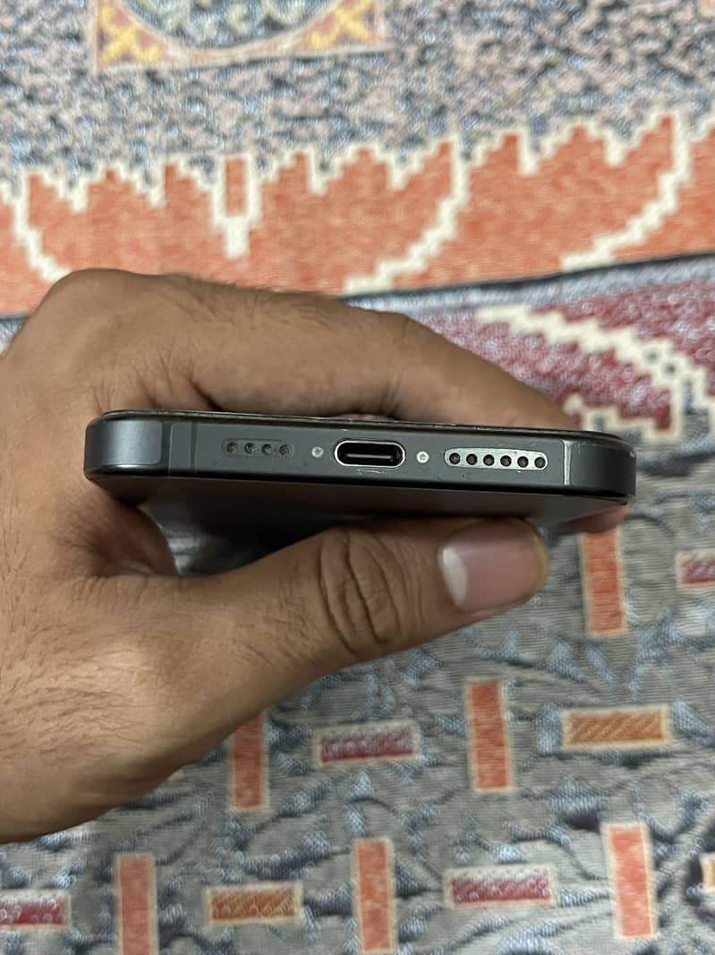 Apple iPhone 15 Pro Max 3