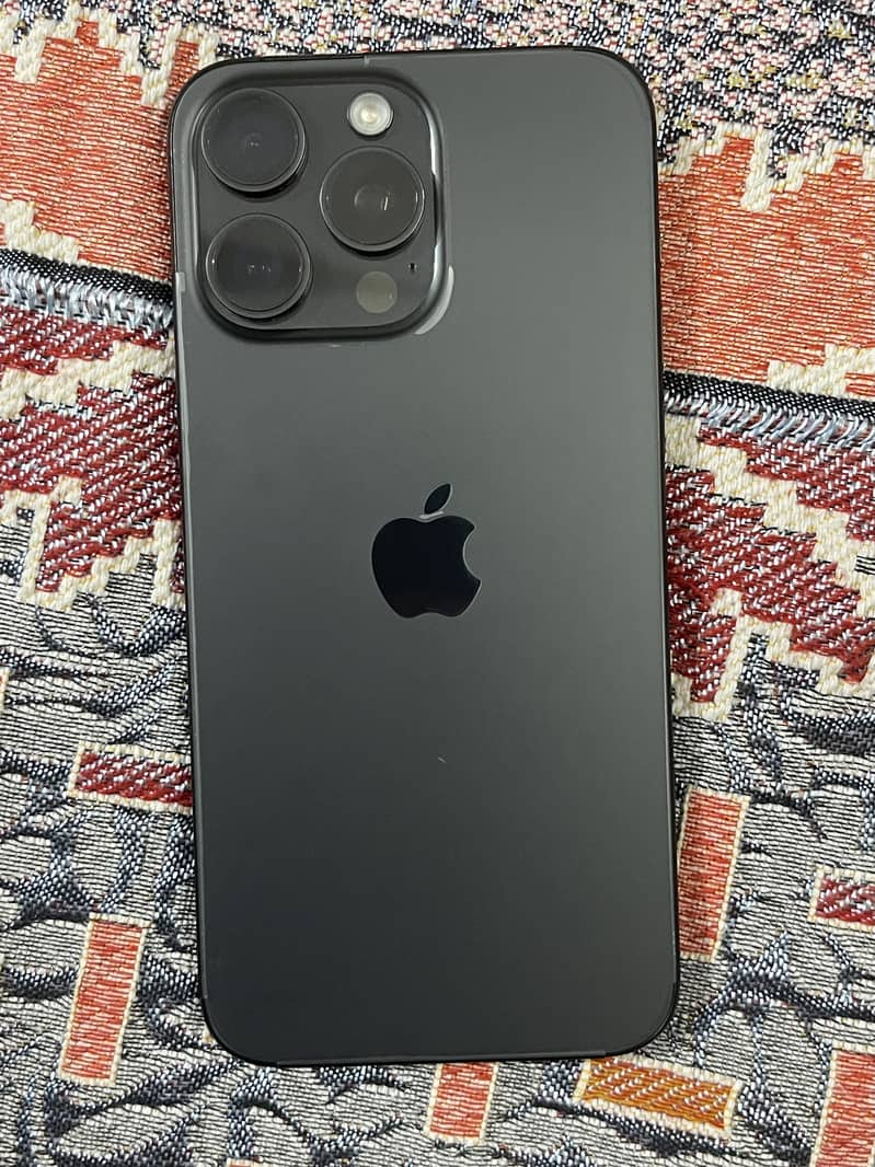Apple iPhone 15 Pro Max 4