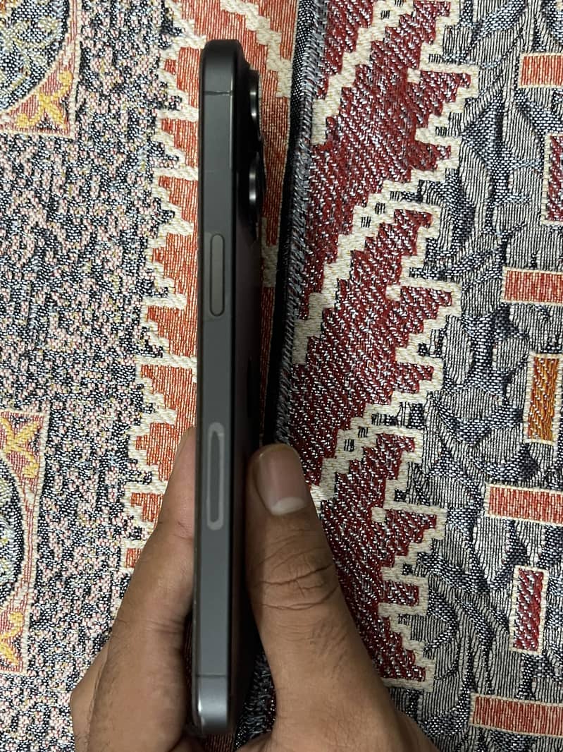 Apple iPhone 15 Pro Max 6