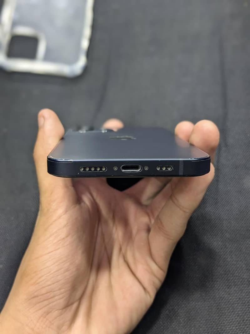 Apple iPhone 12 1