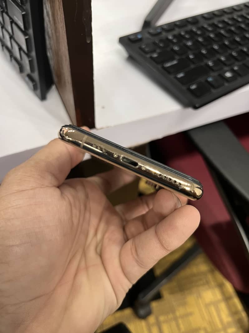 Apple iPhone XS 1