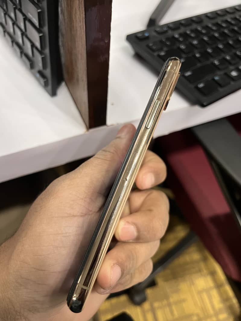 Apple iPhone XS 3