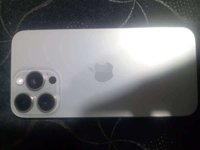 Apple iPhone 15 Pro Max 0