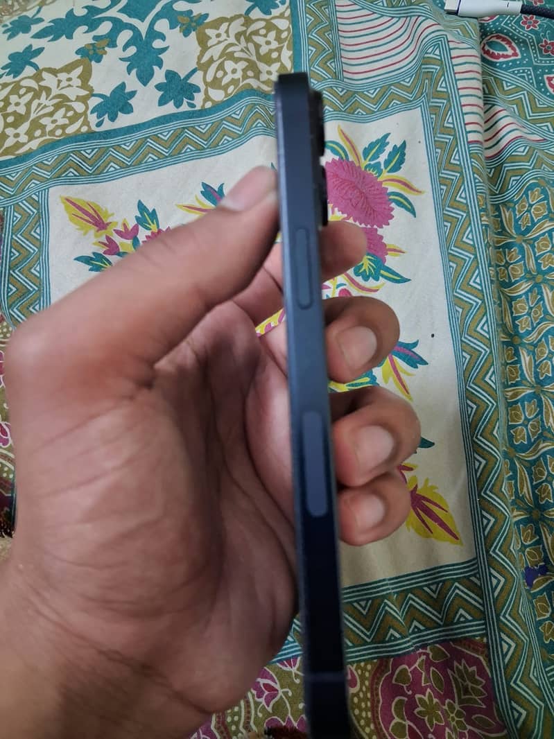 Apple iPhone 13 2