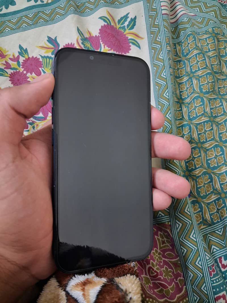 Apple iPhone 13 5
