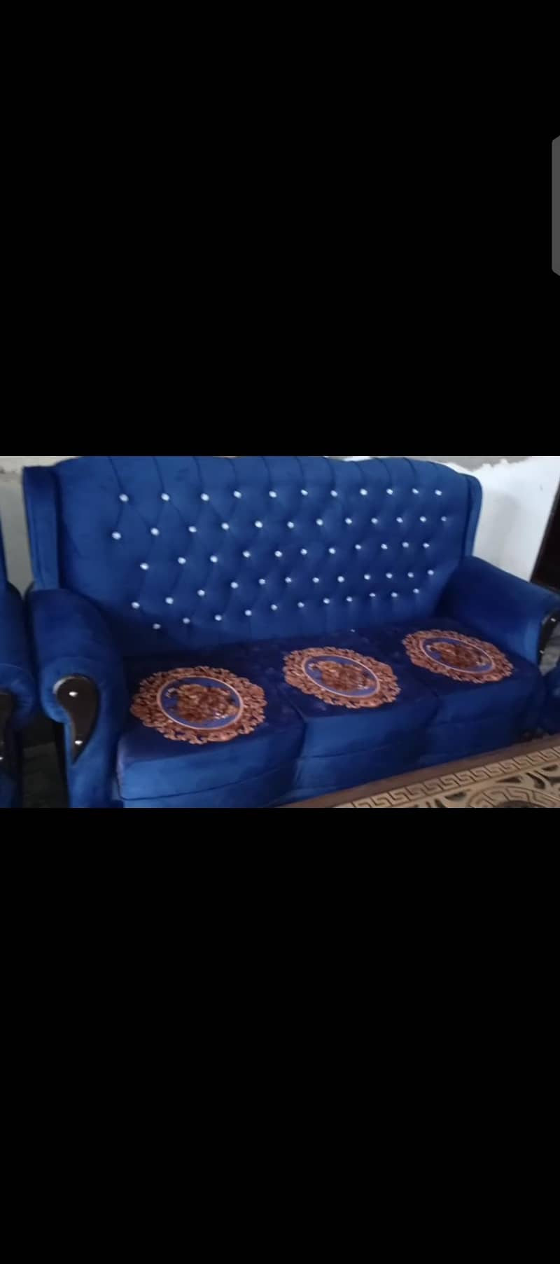6 seter sofa set available with 1