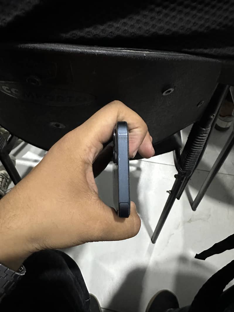 Apple iPhone 13 4