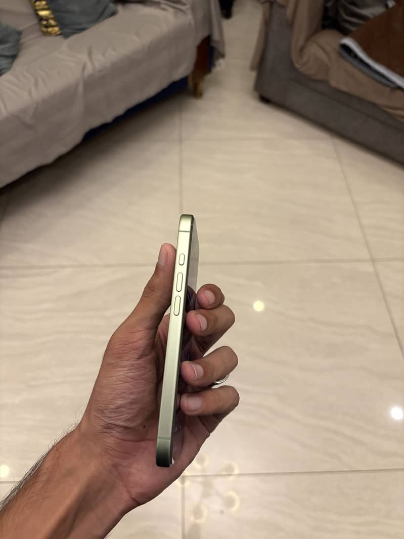 Apple iPhone 17 7