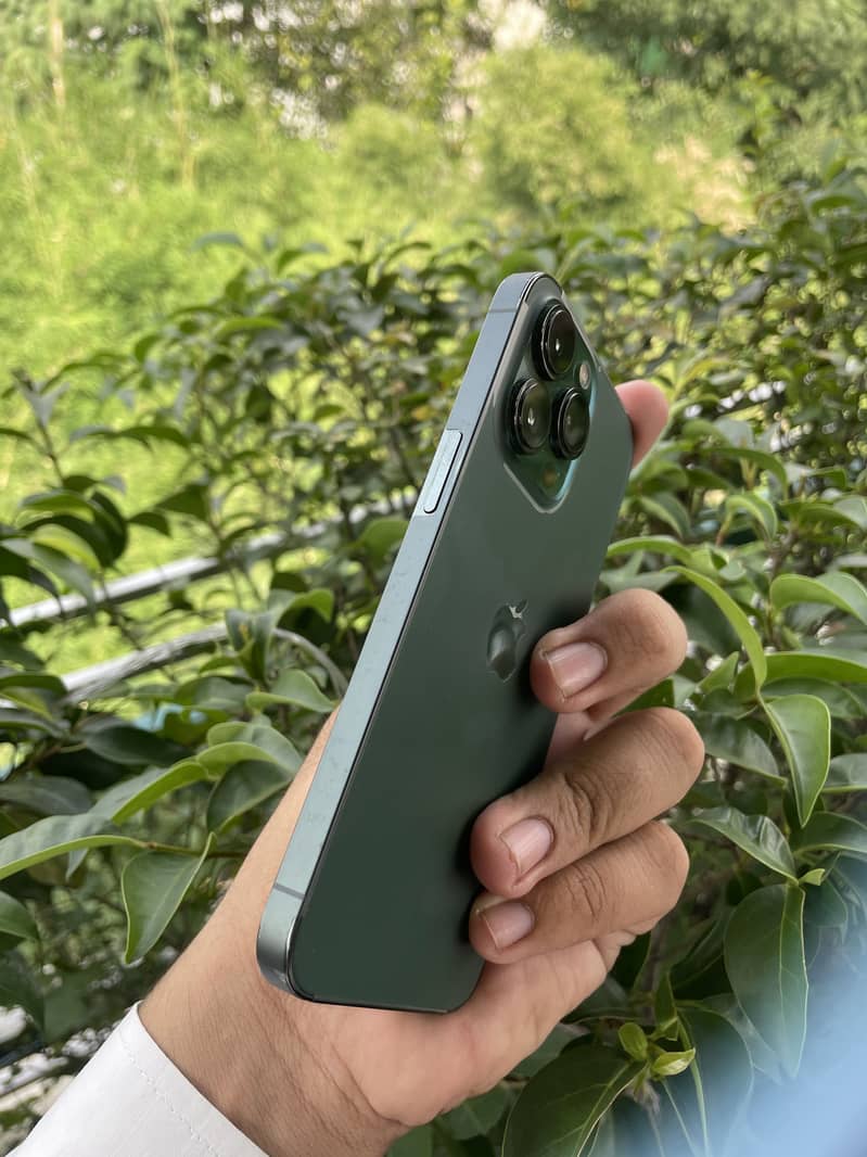 Apple iPhone 13 Pro 2