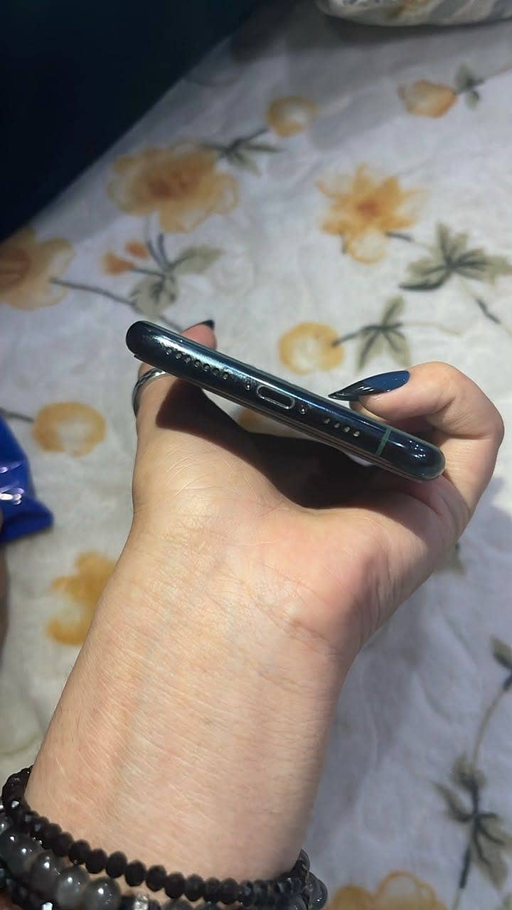 Apple iPhone 11 Pro Max 2