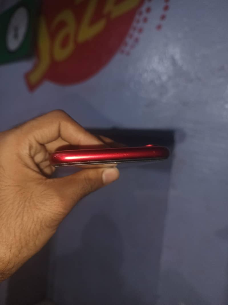 Apple iPhone XR 4