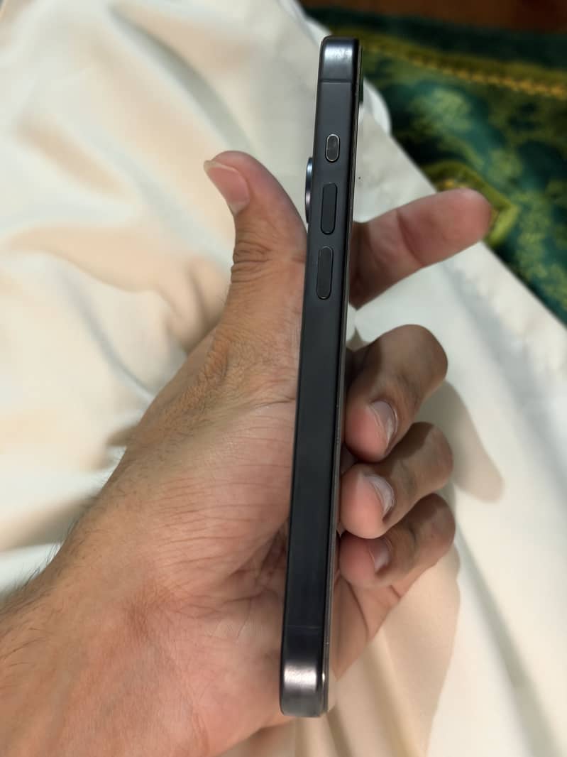 Apple iPhone 15 Pro 2