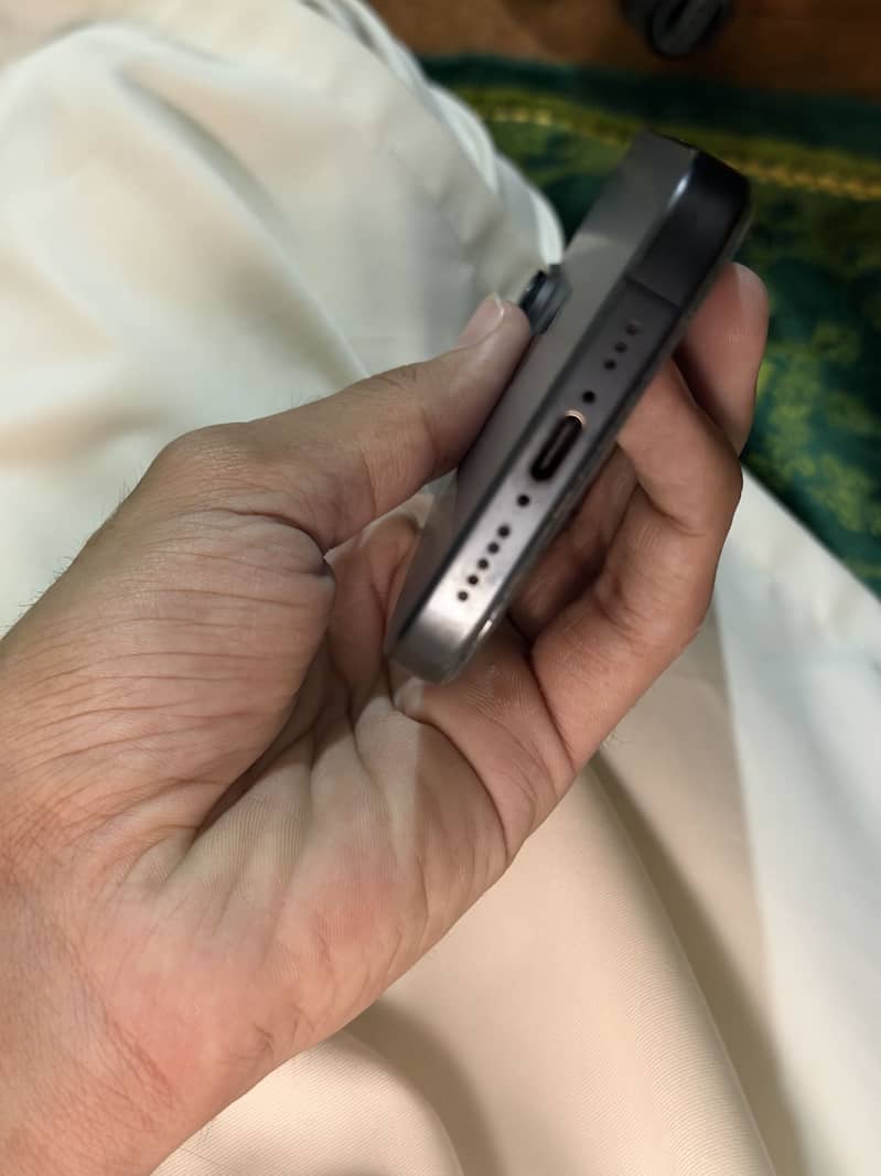 Apple iPhone 15 Pro 3