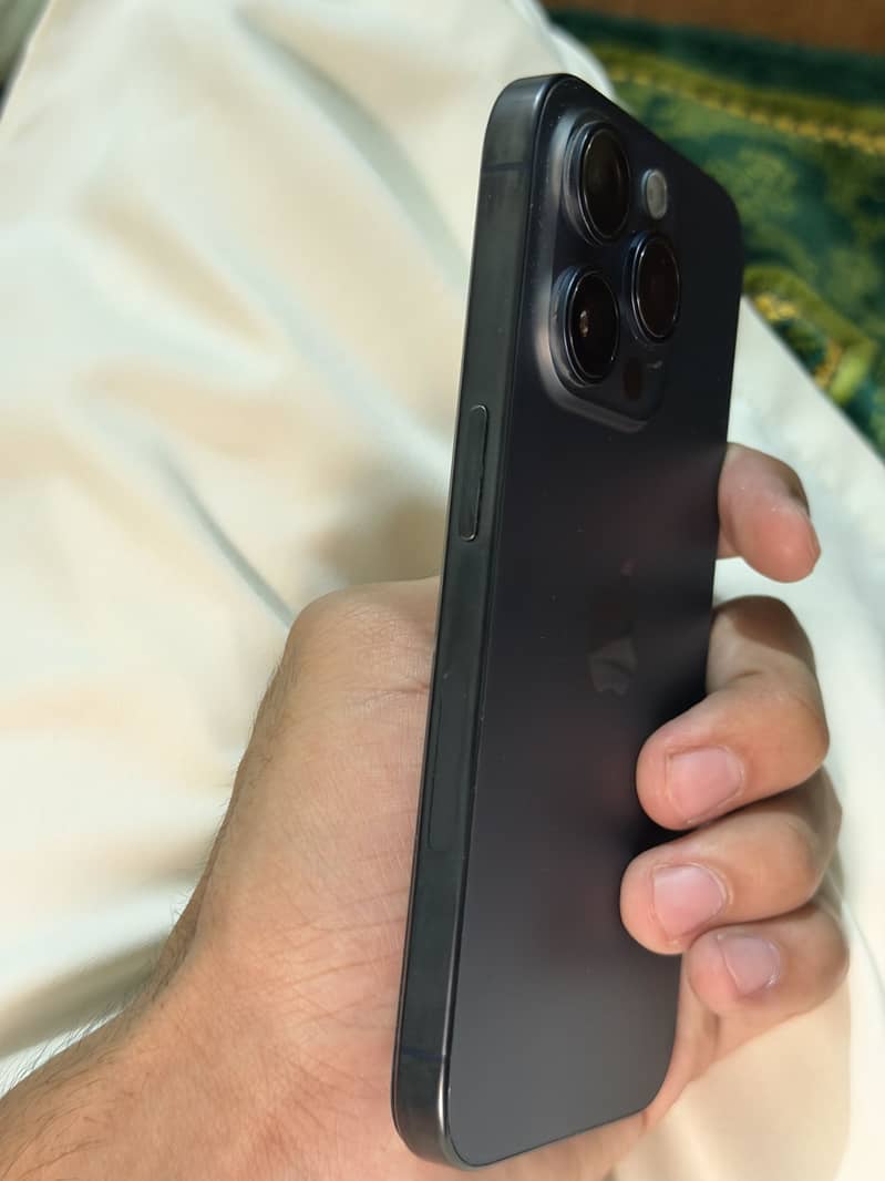 Apple iPhone 15 Pro 4