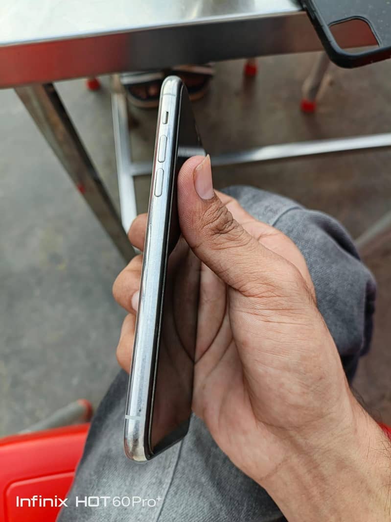 Apple iPhone 11 Pro 1