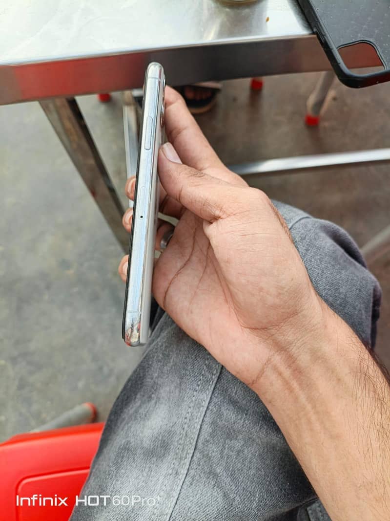 Apple iPhone 11 Pro 2