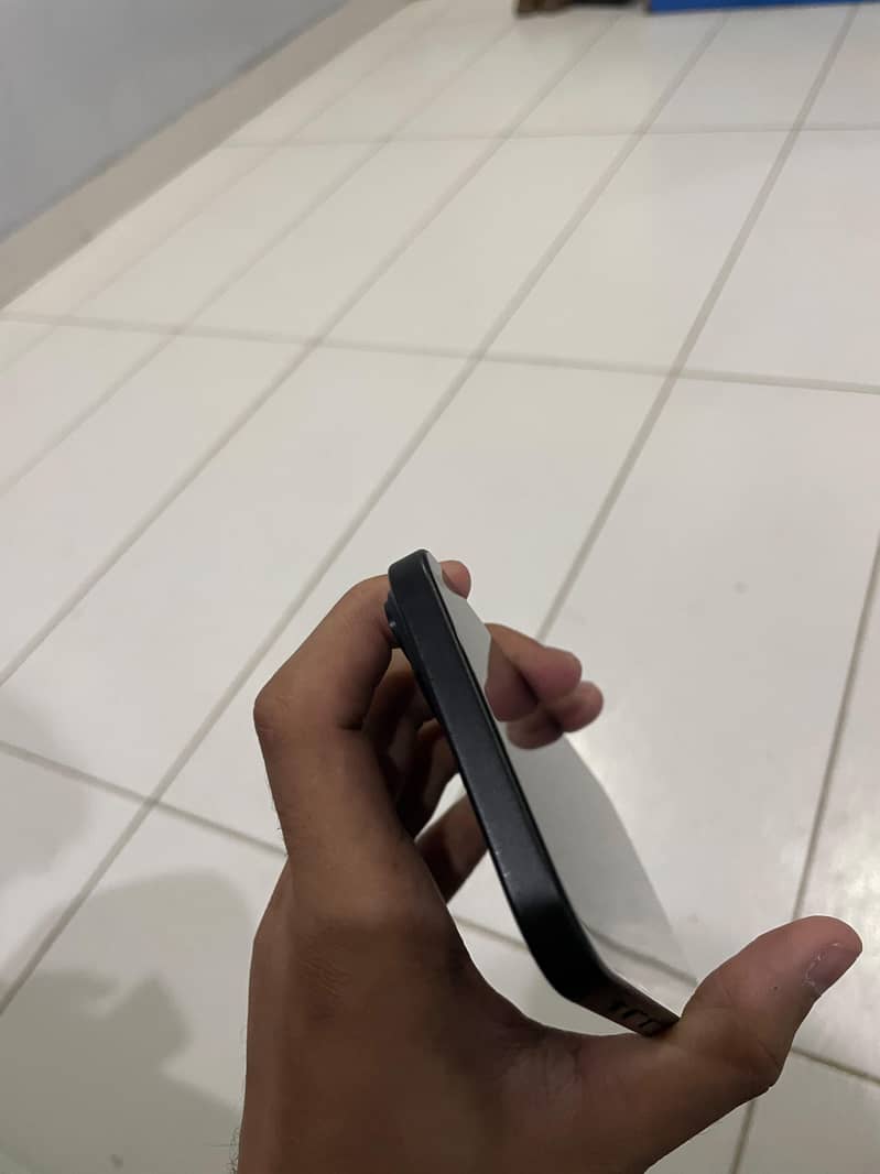Apple iPhone 15 plus 9