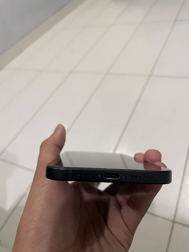 Apple iPhone 15 plus 11