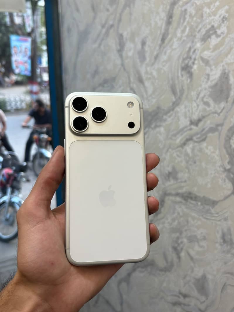 Apple iPhone 17 pro max 0