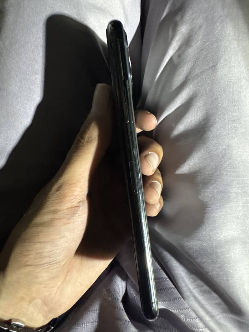 Apple iPhone 11 Pro Max 1