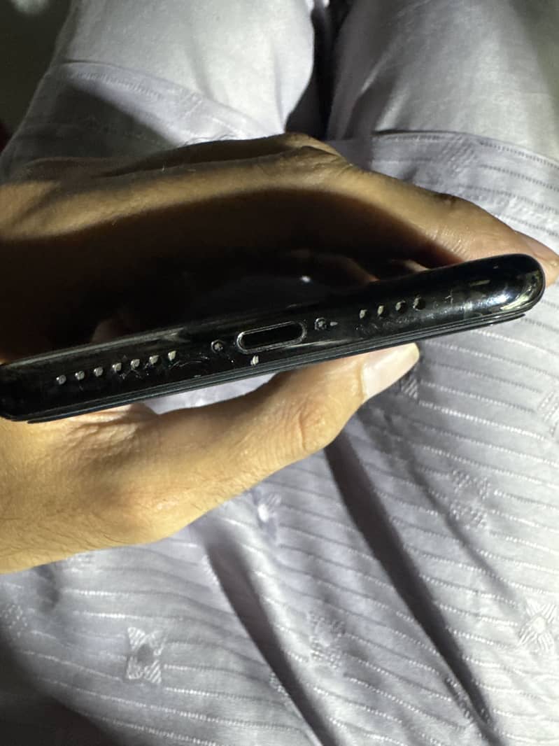 Apple iPhone 11 Pro Max 2