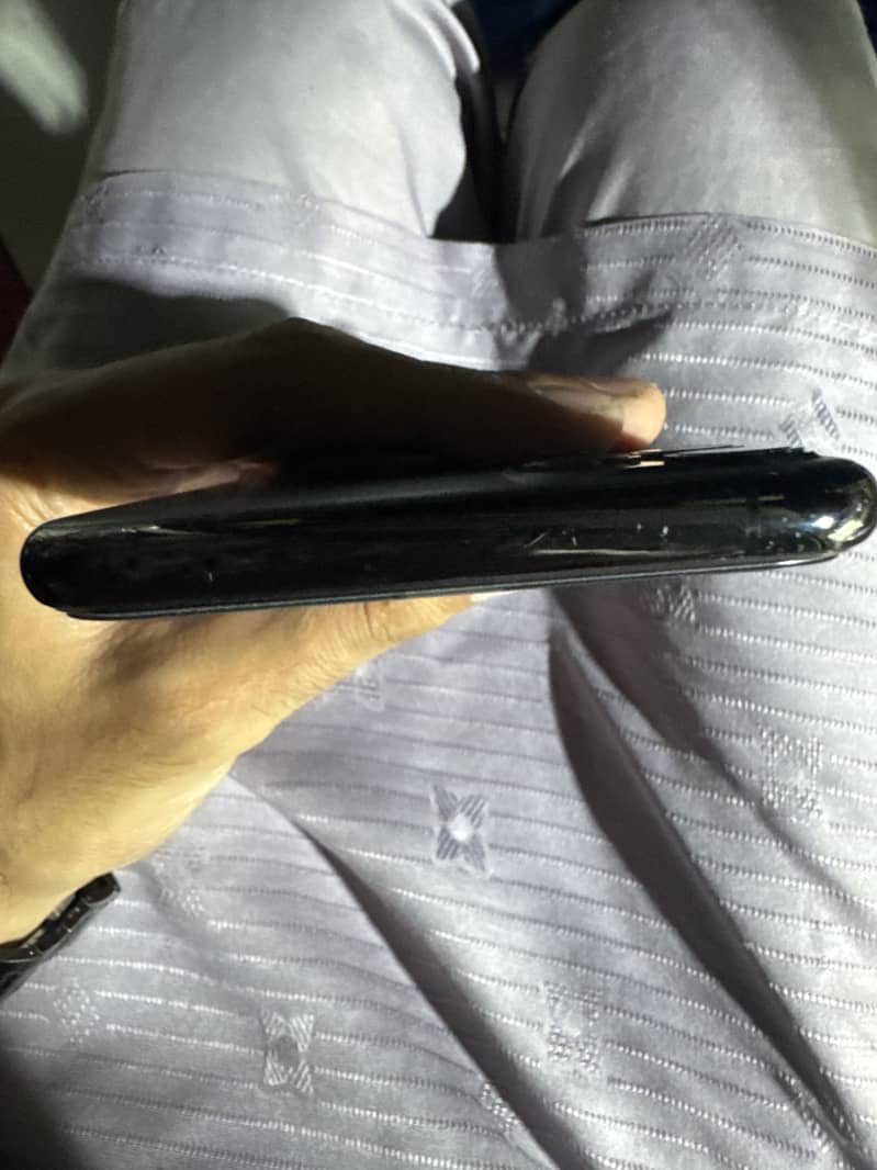Apple iPhone 11 Pro Max 4