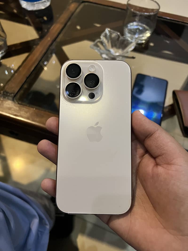 Apple iPhone 16 Pro 3