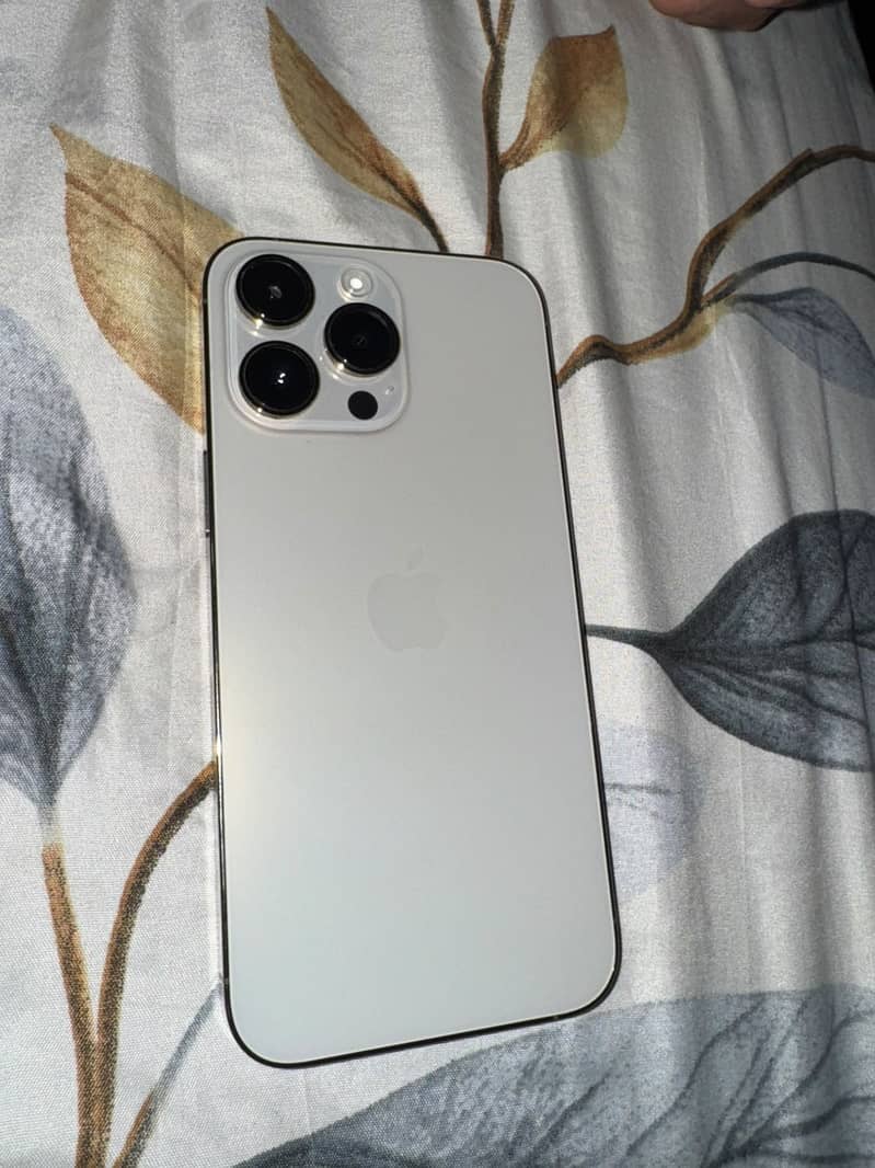 Apple iPhone 14 Pro Max 1