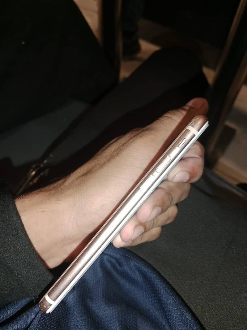 Apple iPhone 8 3