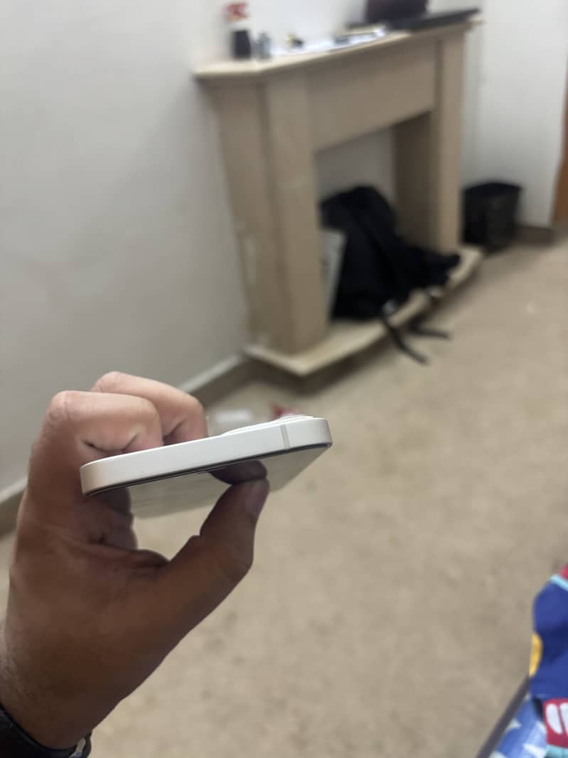 Apple iPhone 13 2