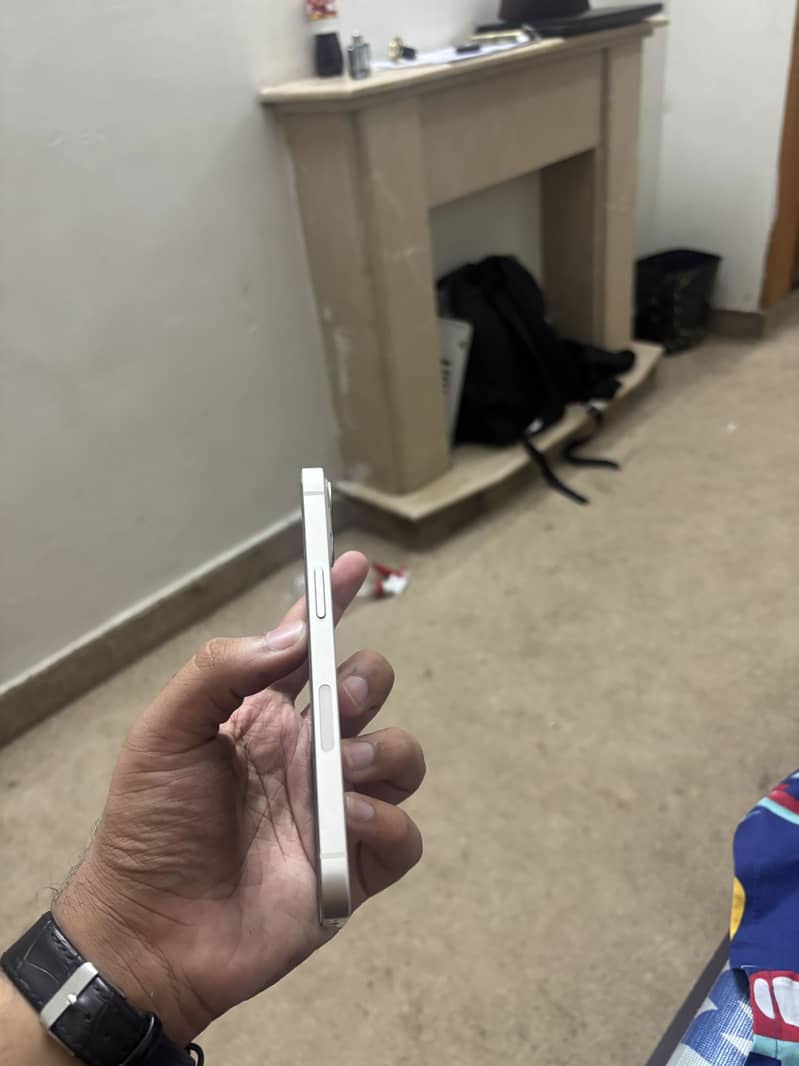 Apple iPhone 13 4