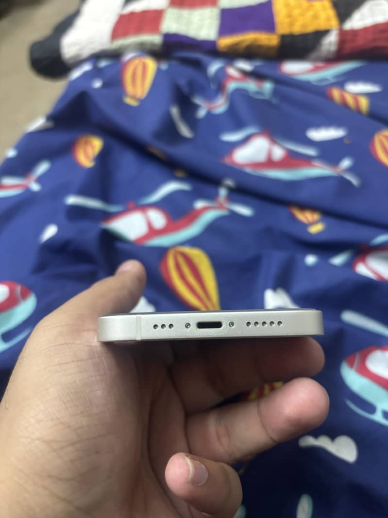 Apple iPhone 13 5