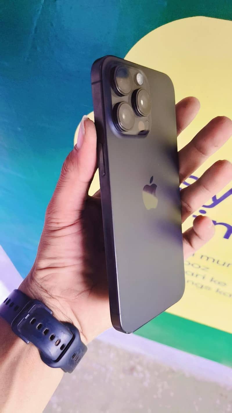 Apple iPhone 15 Pro Max 2