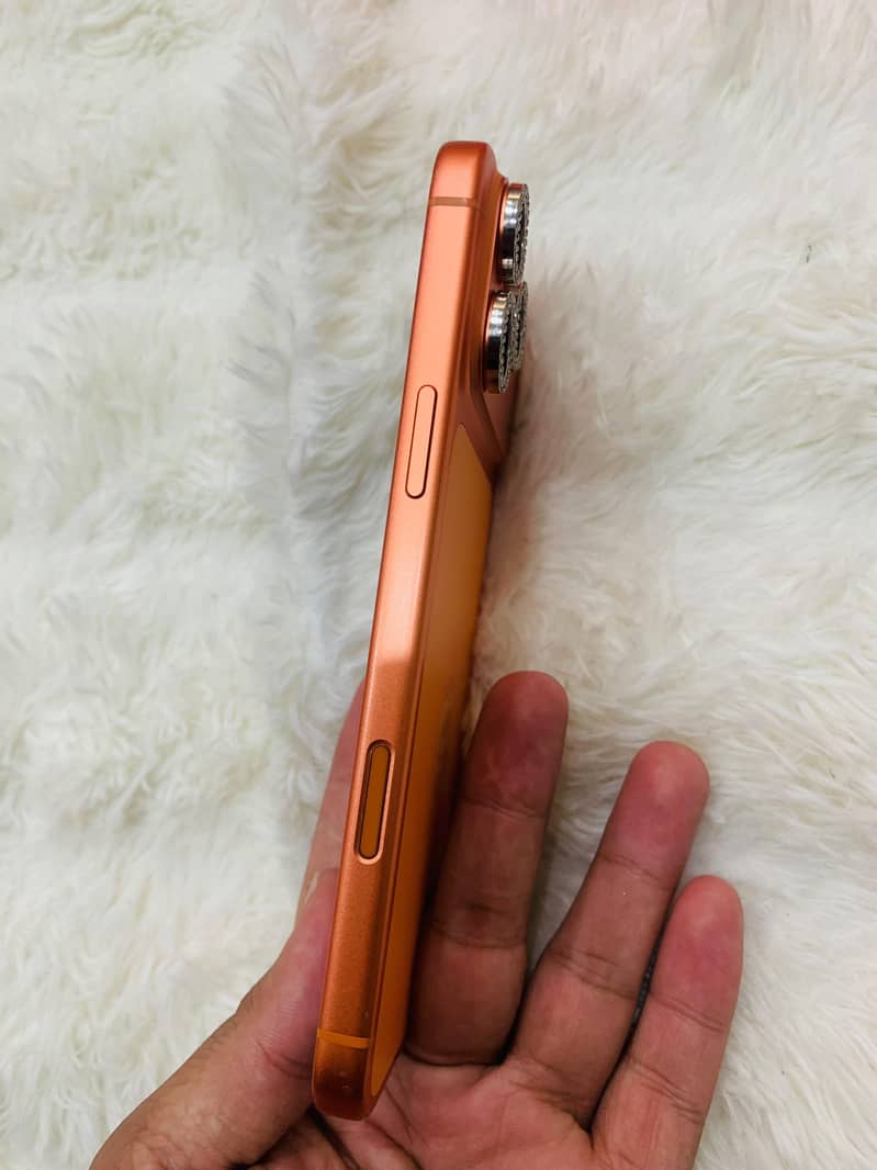Apple iPhone 17 Pro Max 4