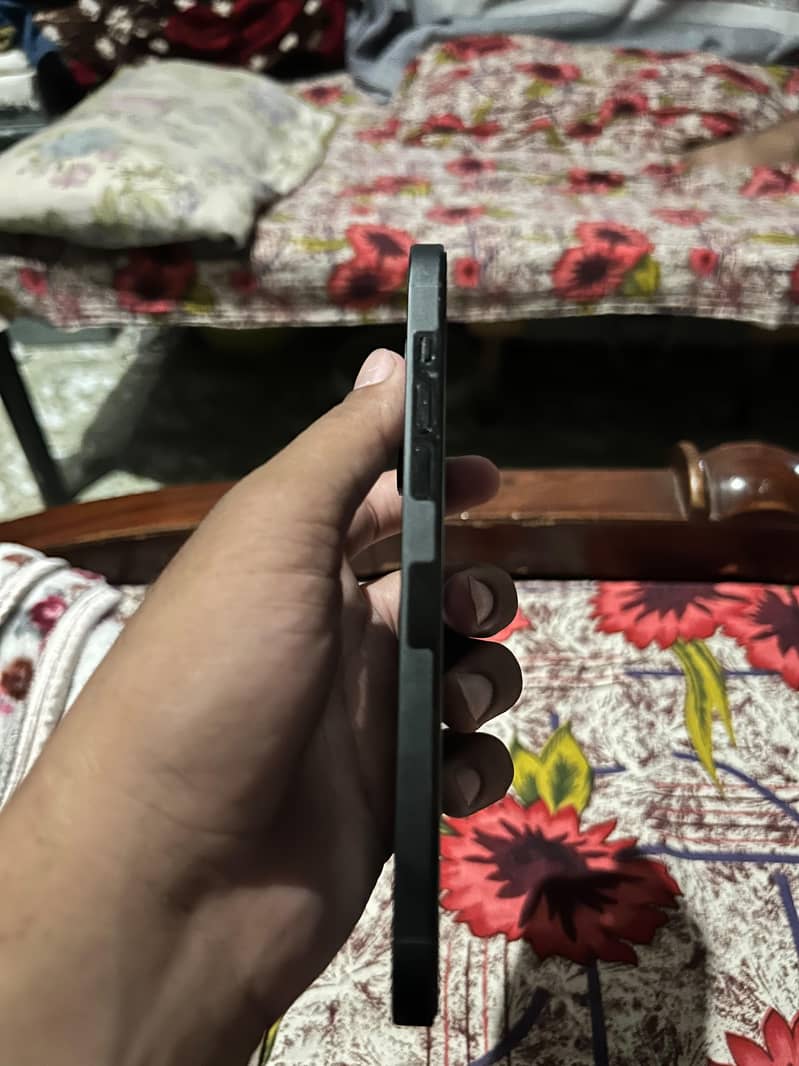 Apple iPhone 14 Pro Max 4