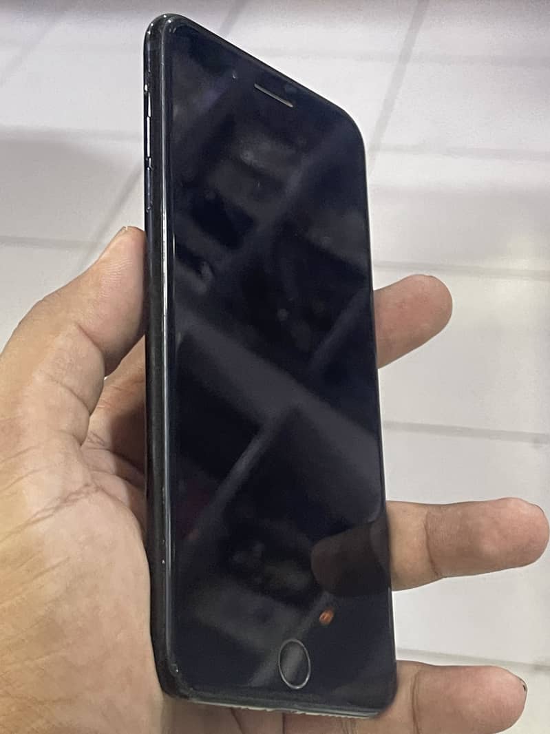 Apple iPhone 7 Plus 1