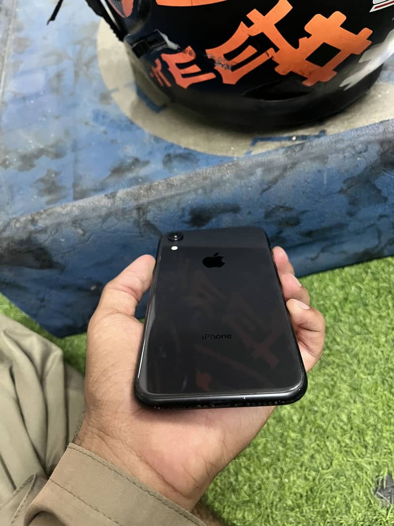 Apple iPhone XR 1