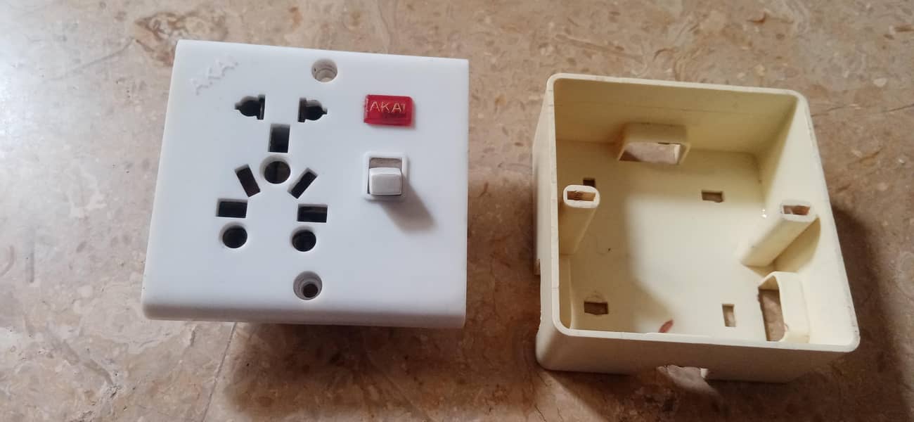 AC Power plug 1