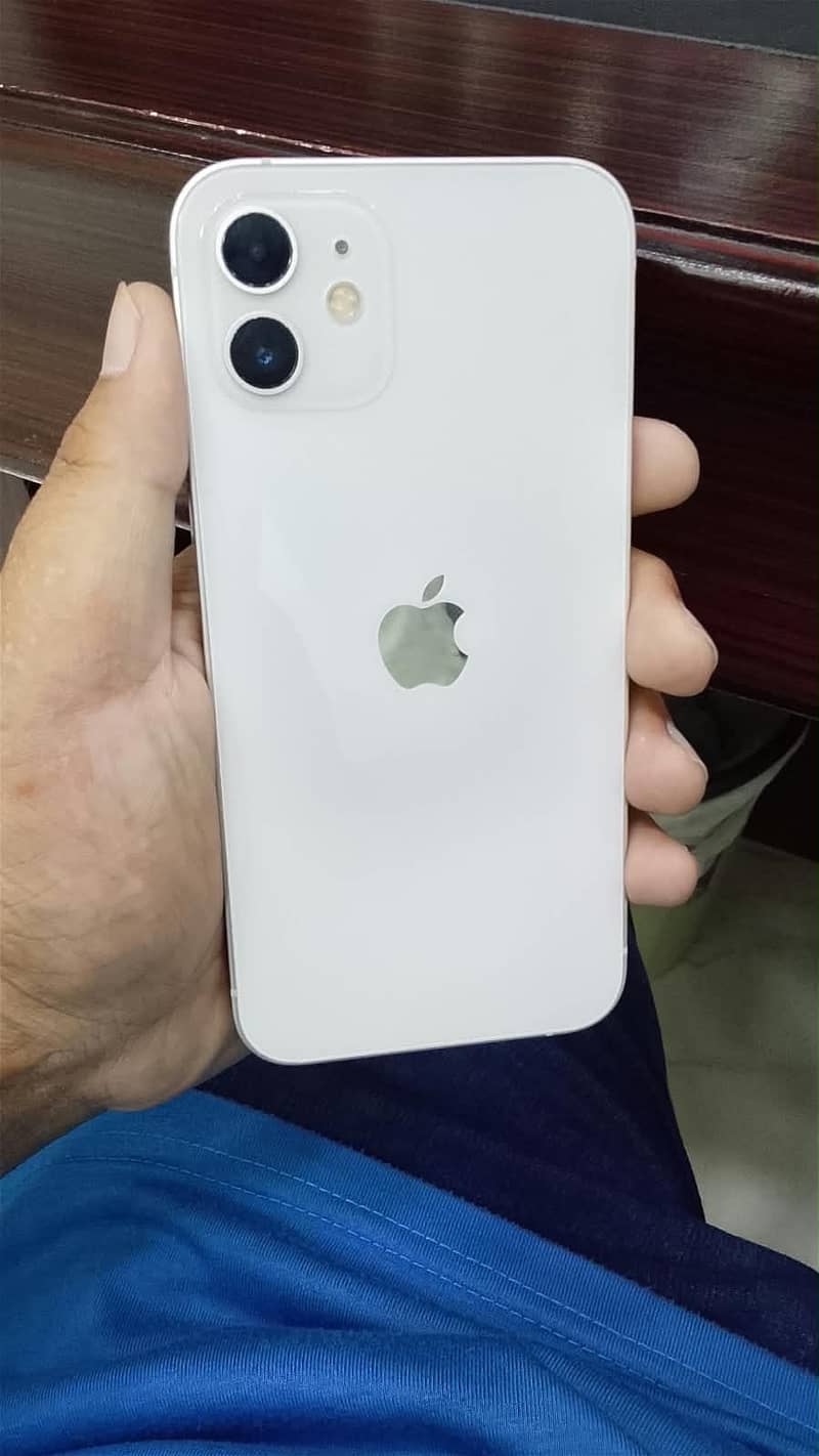 Apple iPhone 12 4