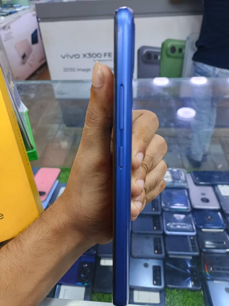 Realme C12 0