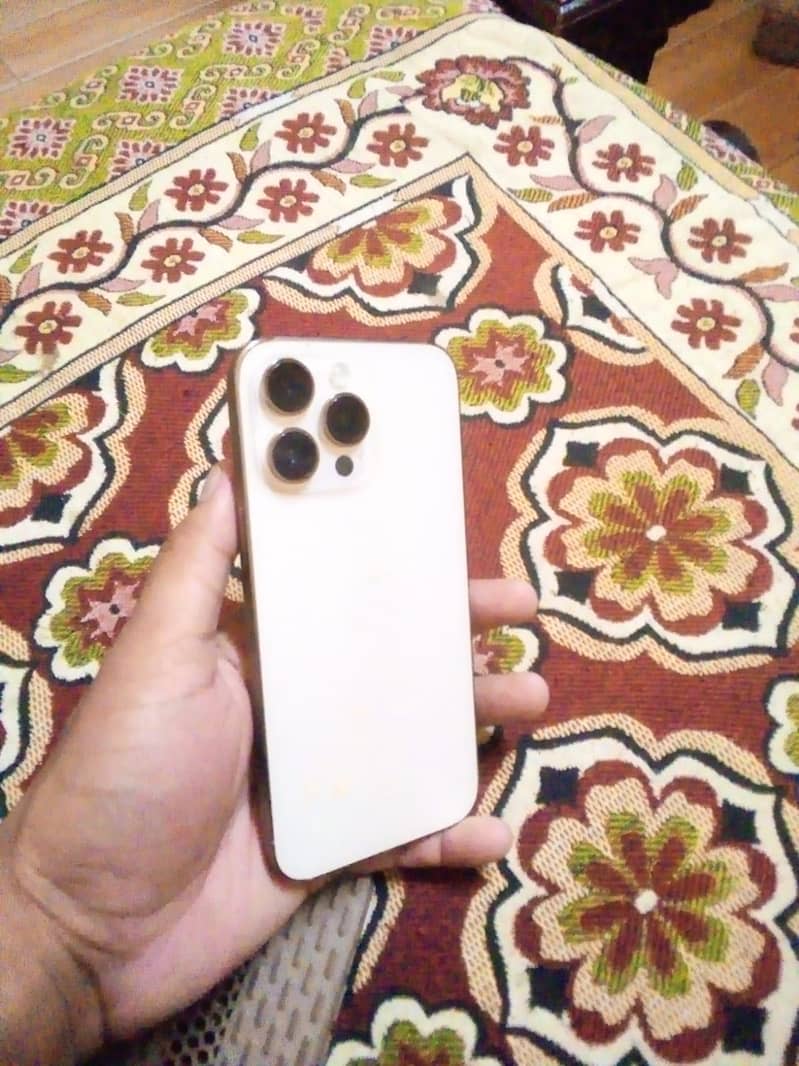 Apple iPhone 14 Pro Max 0