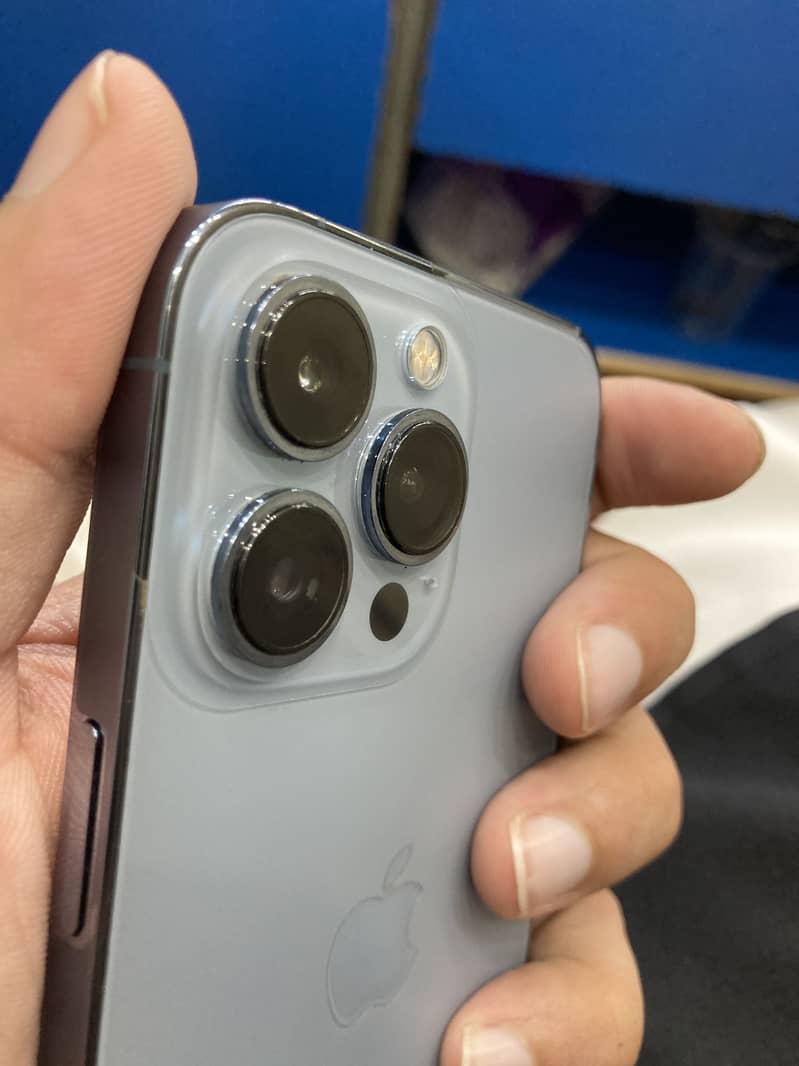 Apple iPhone 13 Pro 2
