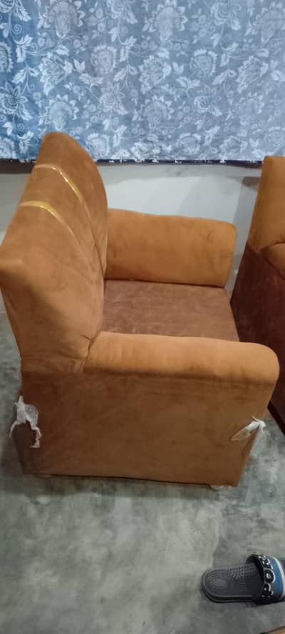 brand new condition sofas single sitter 2 sofas bilkul new condition
