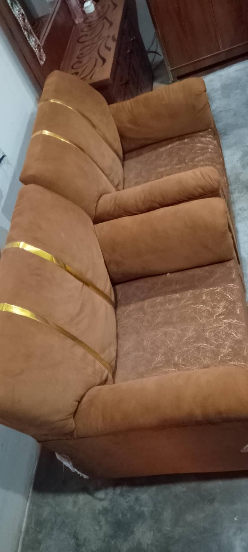 brand new condition sofas single sitter 2 sofas bilkul new condition 2