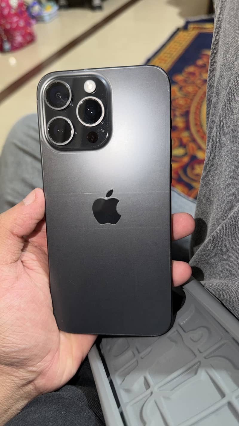 Apple iPhone 15 Pro Max 0