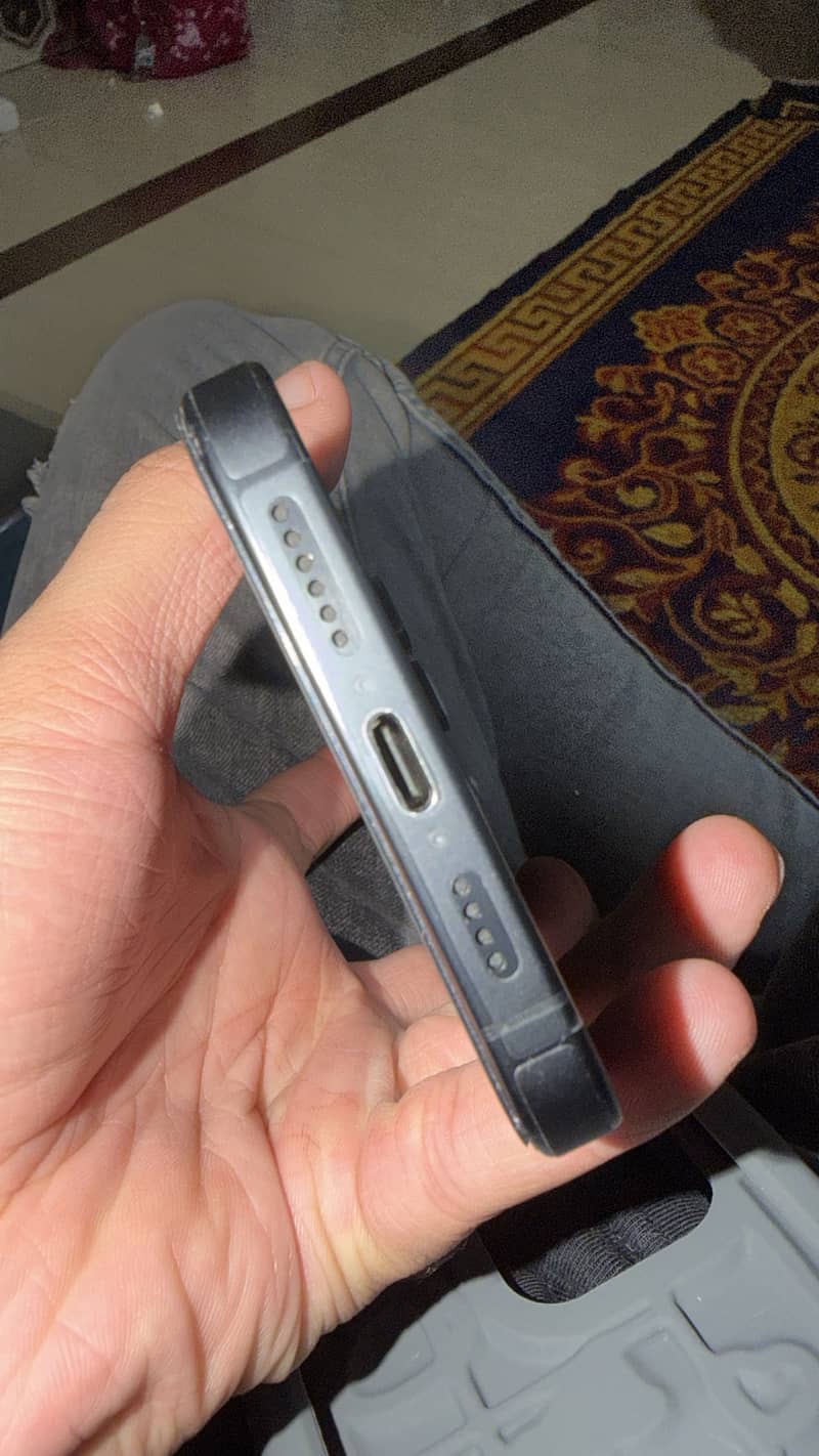 Apple iPhone 15 Pro Max 3