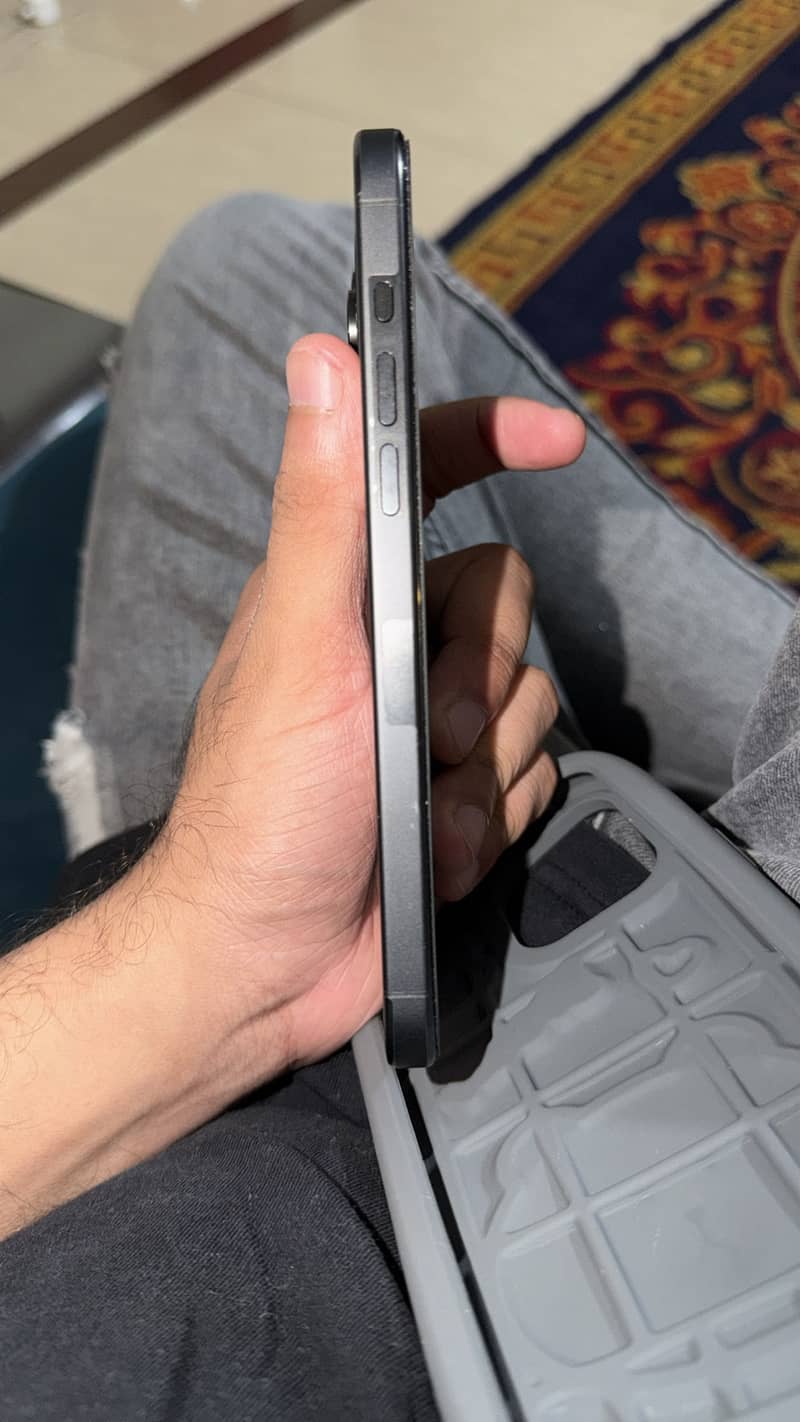 Apple iPhone 15 Pro Max 6