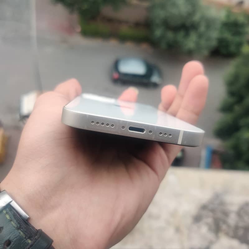 Apple iPhone 13 2