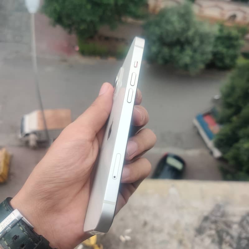 Apple iPhone 13 3